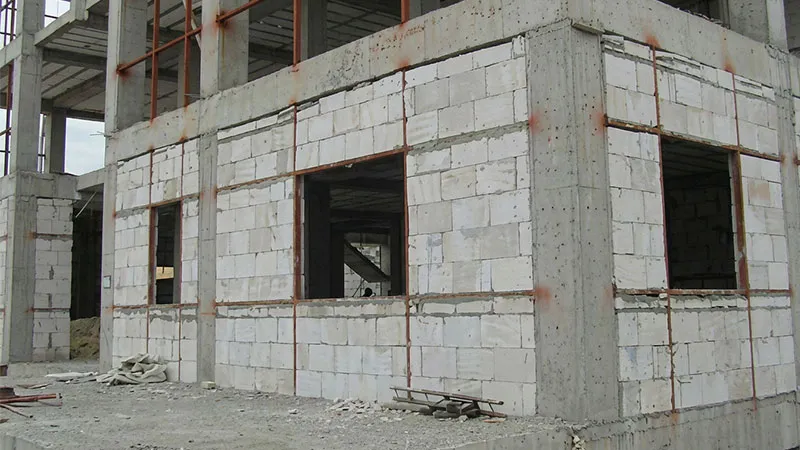وادار پنجره در ساختمان